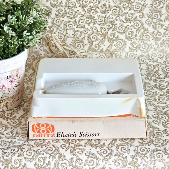 Vintage Scovill Dritz Electric Fabric Cutting Sewing Scissors Switzerland Made - Picture 13 of 14